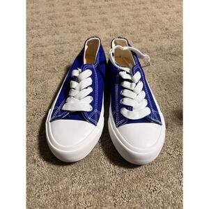 NWOT Opoee Blue kids Sneakers.‎   Size 32. US size 1. Very Comfortable